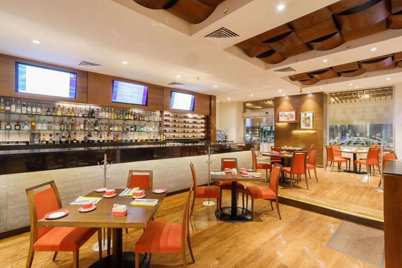 فندق كامينو ريال بيدريجال ميكسيكو مدينة مكسيكو المظهر الخارجي الصورة The interior of the restaurant