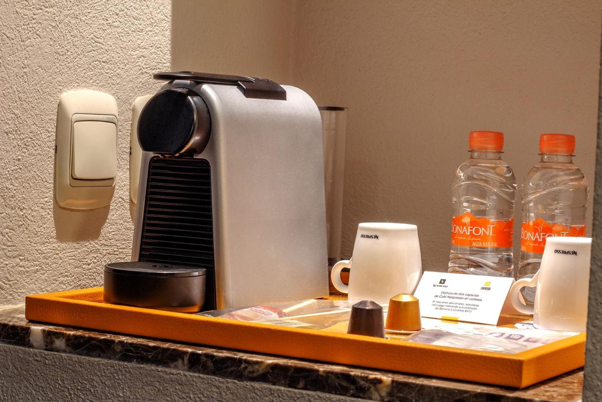فندق كامينو ريال بيدريجال ميكسيكو مدينة مكسيكو المظهر الخارجي الصورة A Nespresso coffee machine in a hotel room