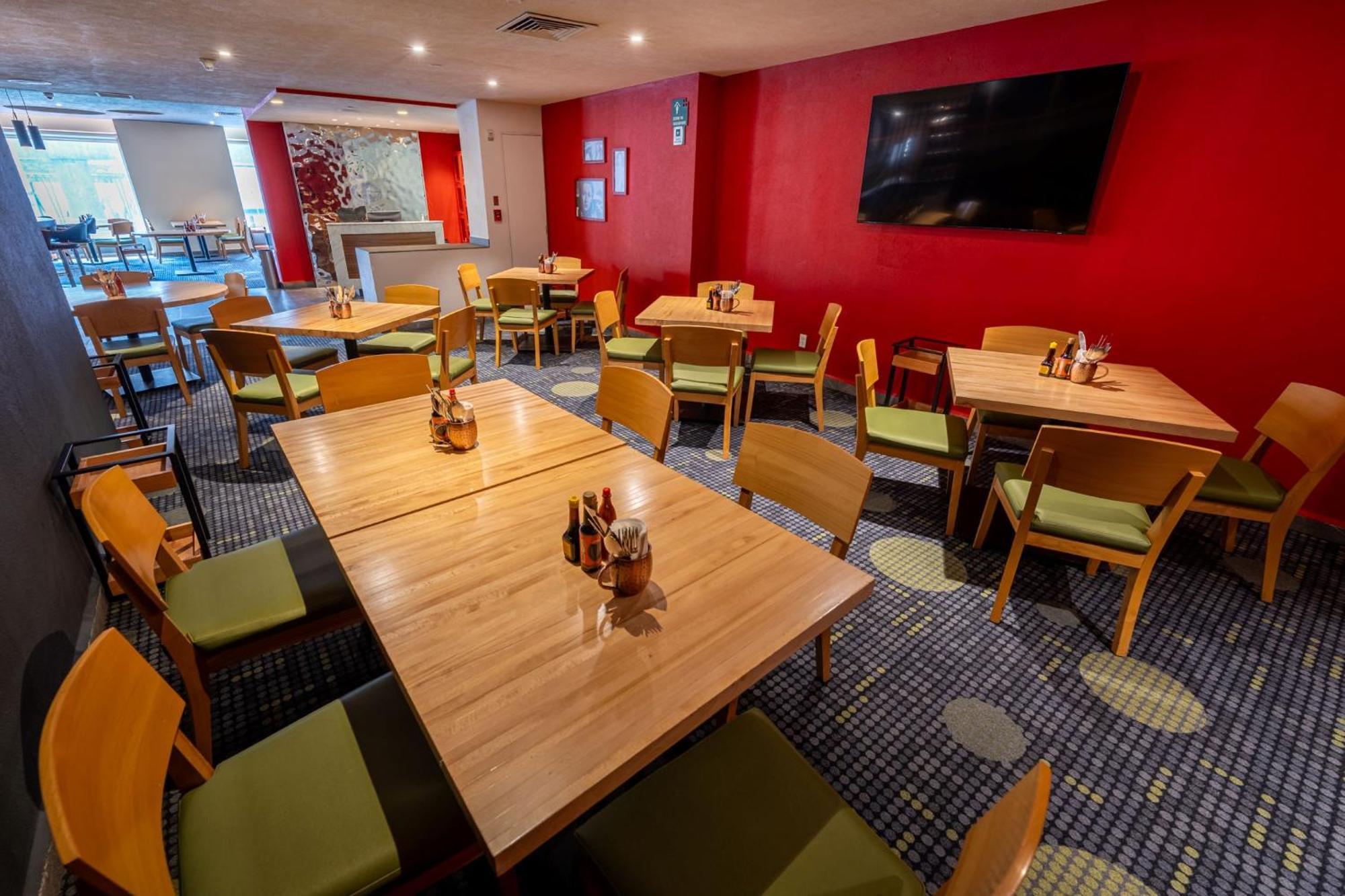 فندق كامينو ريال بيدريجال ميكسيكو مدينة مكسيكو المظهر الخارجي الصورة The interior of a typical Premier Inn dining room