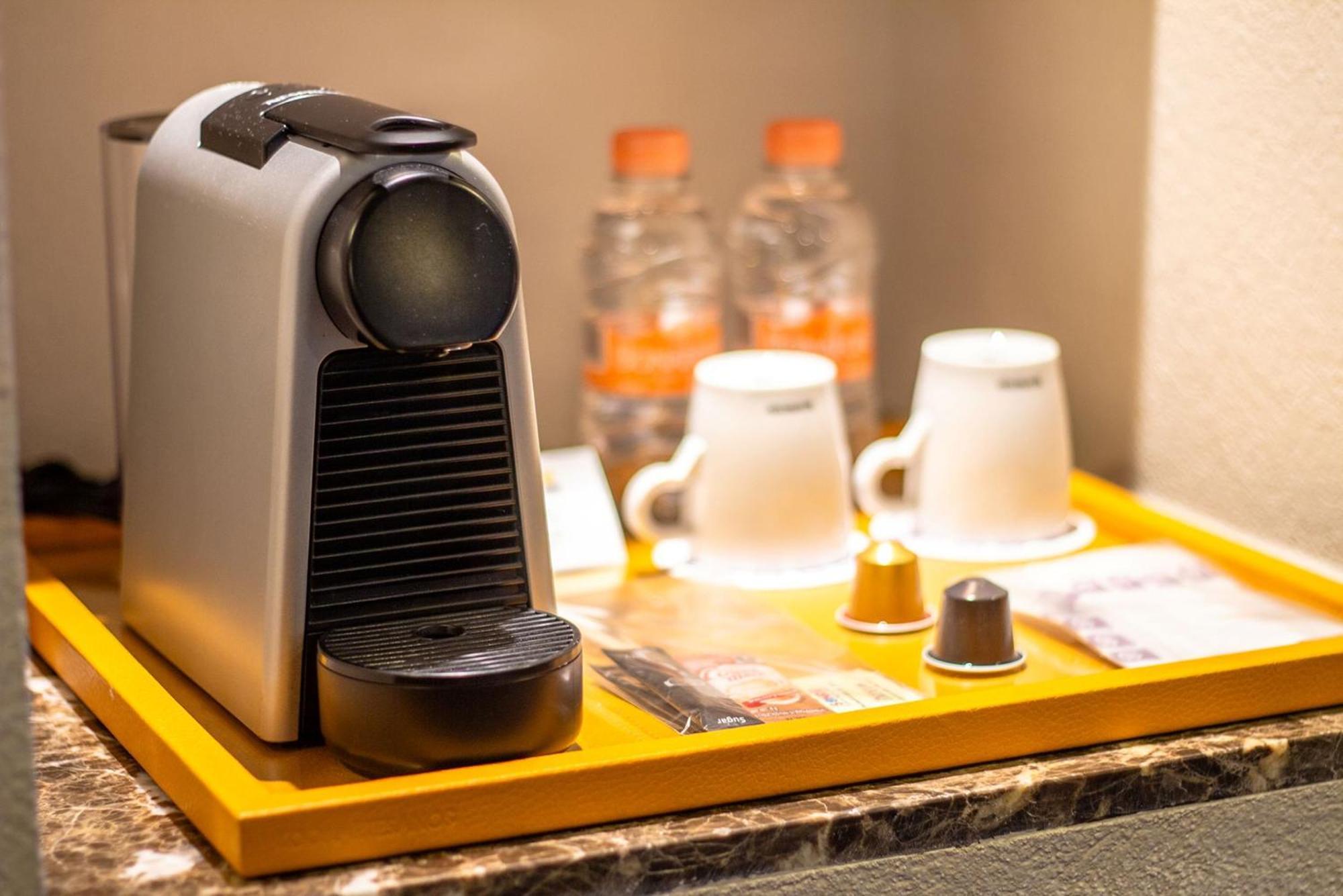 فندق كامينو ريال بيدريجال ميكسيكو مدينة مكسيكو المظهر الخارجي الصورة A Nespresso coffee machine