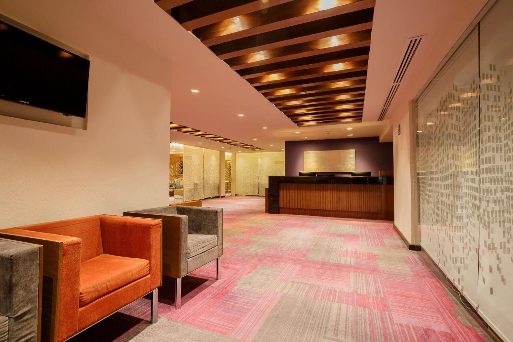 فندق كامينو ريال بيدريجال ميكسيكو مدينة مكسيكو المظهر الخارجي الصورة The interior of the lounge